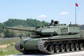 Xe tăng chủ lực Altay của Thổ Nhĩ kỳ chính thức ra mắt