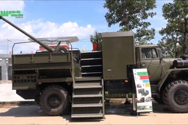 Pháo tự hành bánh lốp PTH85-VN18 Việt Nam tự chế tạo lần đầu lộ diện