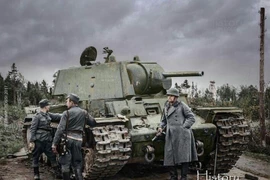 Cuộc chạm trán đầu tiên giữa lính Đức với xe tăng KV Liên Xô