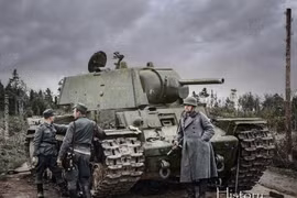 Cuộc chạm trán đầu tiên giữa lính Đức với xe tăng KV Liên Xô