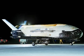 Tàu vũ trụ X-37B bí mật hạ cánh, Mỹ đang toan tính điều gì?