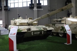 "Ế sưng cả mặt", Trung Quốc vẫn điên cuồng quảng cáo xe tăng