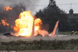 Sức mạnh tiêm kích Su-30 Nga vừa bốc cháy dữ dội trên đường băng