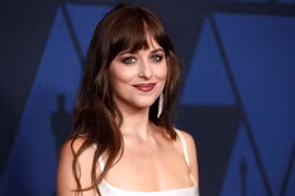 Ngắm mỹ nhân “50 sắc thái” xuất hiện trên phố thu hút mọi ánh nhìn