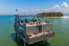 Ngắm 'biệt thự nổi' sang chảnh có giá 12 triệu USD