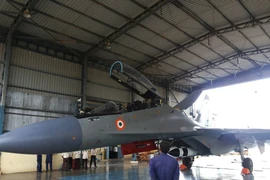 Ảnh máy bay Su-30 lần đầu bay cùng siêu tên lửa BrahMos