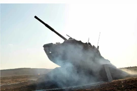 Cận cảnh cuộc đua xe tăng máu lửa ở Triều Tiên