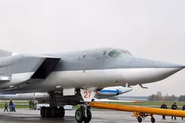 Cận cảnh buồng lái quái dị máy bay ném bom Tu-22M3