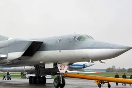 Cận cảnh buồng lái quái dị máy bay ném bom Tu-22M3