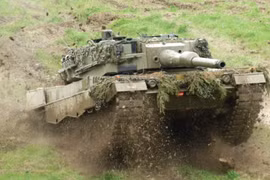 Thổ Nhĩ Kỳ đưa siêu tăng Leopard 2A4 tới Syria, IS “khóc thét”