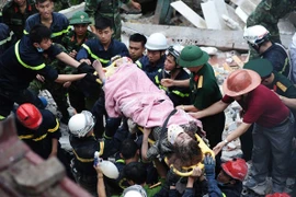 Sập nhà 4 tầng ở Hà Nội, hai người tử vong