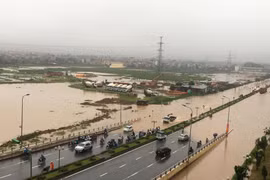 Ảnh ngập lụt kinh hoàng ở Hà Nội sau cơn mưa lớn