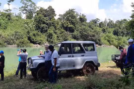 Đắk Lắk: Xe địa hình và tài xế bị cuốn trôi xuống sông Sêrêpốk