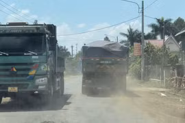 Krông Pắk - Đắk Lắk: Xe chở cát, đá "băm nát" đường liên xã?