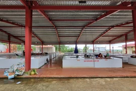 Đắk Lắk: Tiểu thương đồng loạt kêu cứu vì di dời chợ