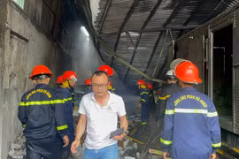 Đắk Lắk: Huy động hàng trăm CS PCCC dập lửa tại xưởng đồ nhựa