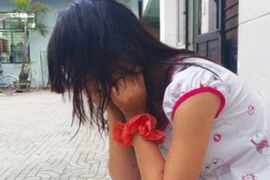 Bé gái thiểu năng bị hai thanh niên cưỡng hiếp