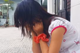 Bé gái thiểu năng bị hai thanh niên cưỡng hiếp