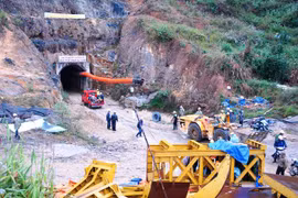 Sập hầm thủy điện ở Lâm Đồng, 11 người mắc kẹt