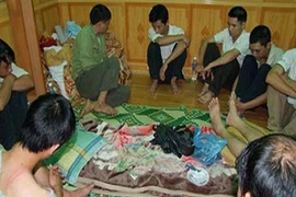 Chủ tịch xã bị khởi tố vì đánh bạc