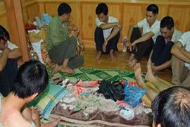 Chủ tịch xã bị khởi tố vì đánh bạc