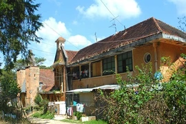 Loạt biệt thự cổ triệu đô bỏ hoang “bôi bẩn” Đà Lạt