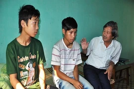 10 phu vàng băng rừng trốn chủ dữ