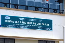 Lại nóng Hiệu trưởng Trường CĐ dùng bằng thạc sĩ rởm