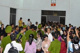 Hi hữu phiên tòa bị hại kêu oan cho… bị cáo