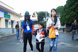 Đường học gian nan của nữ thí sinh “tí hon” 29 kg