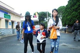 Đường học gian nan của nữ thí sinh “tí hon” 29 kg