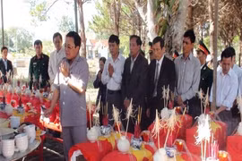 Khai quật hài cốt liệt sĩ của “cậu Thủy”