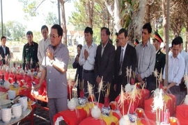 Khai quật hài cốt liệt sĩ của “cậu Thủy”