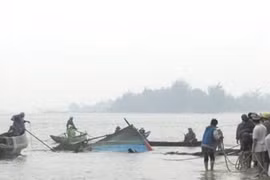 Chìm tàu, 3 người chết, 1 người mất tích