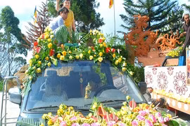 Mãn nhãn ngắm xe hoa mừng lễ Phật Đản 