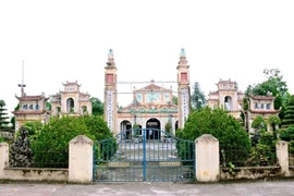 Di tích quốc gia đặc biệt đền Xám