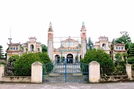 Di tích quốc gia đặc biệt đền Xám