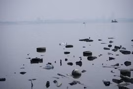 “Hô biến” Hồ Tây thành điểm tập kết... đồ thờ cúng