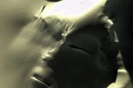 Khuôn mặt người ngoài hành tinh xuất hiện ở Nam Cực, nhà khoa học giải thích 