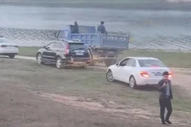 Đi câu, người đàn ông bất ngờ bị "thủy quái" kéo xuống hồ 