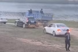 Đi câu, người đàn ông bất ngờ bị "thủy quái" kéo xuống hồ 