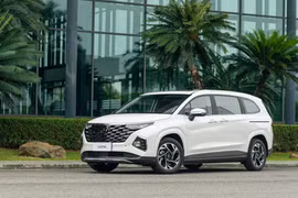 Gia đình 6 người có nên mua xe Hyundai Custin không?