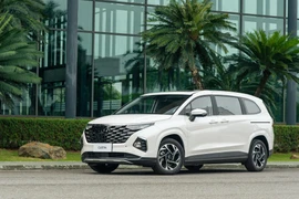 Gia đình 6 người có nên mua xe Hyundai Custin không?