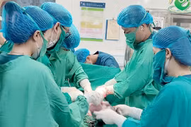 Đau bụng dữ dội sản phụ thai 28 tuần vỡ tử cung, chảy máu ồ ạt