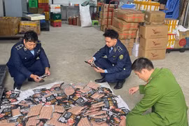 Hà Nội: Phát hiện 4 cơ sở kinh doanh thực phẩm, mỹ phẩm lậu