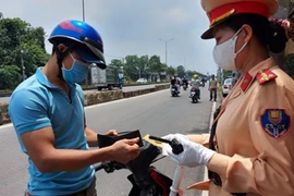 Trường hợp nào sẽ bị thu hồi giấy phép xe máy, ôtô từ 1/6?