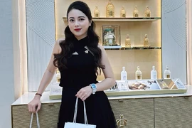 Xuýt xoa biệt thự ven sông của hot mom Hằng Túi 