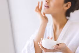 Có nên dùng kem dưỡng ẩm da trong mùa hè?