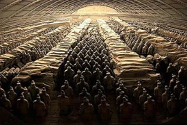 Mở mộ Tần Thuỷ Hoàng, vì sao quân đất nung bay màu sau 15 giây? 