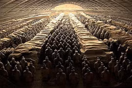 Mở mộ Tần Thuỷ Hoàng, vì sao quân đất nung bay màu sau 15 giây? 